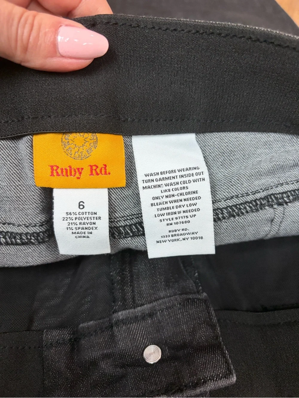 Ruby Rd Black Denim Stretch Waist Cropped Pants Size 6